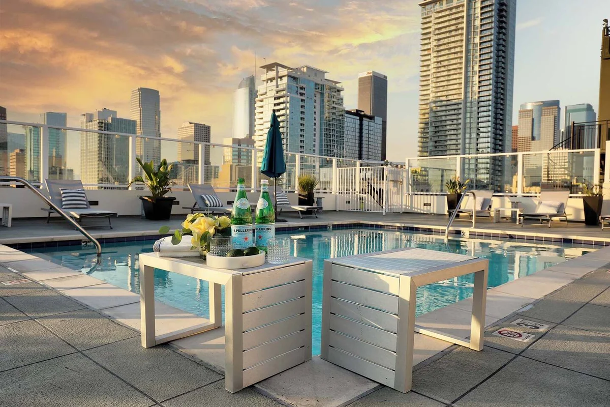 Condo in Los Angeles property photo 3