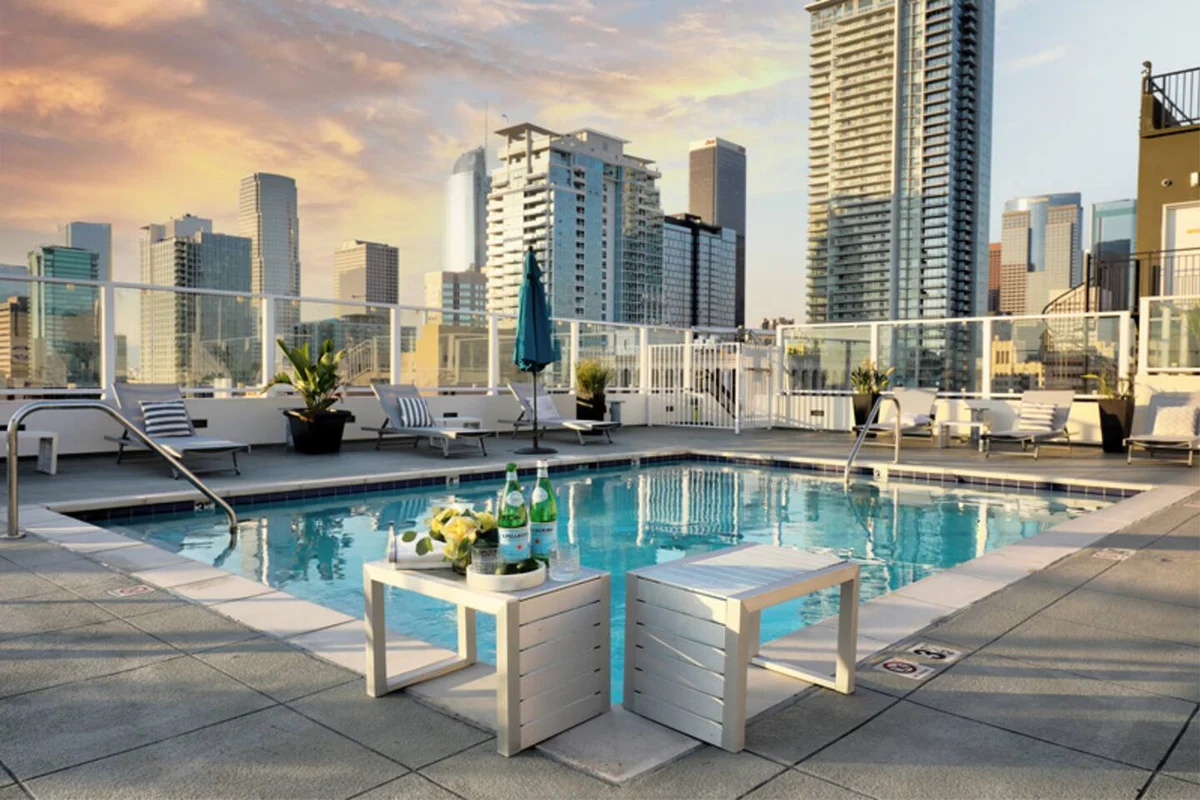 Condo in Los Angeles property photo 3