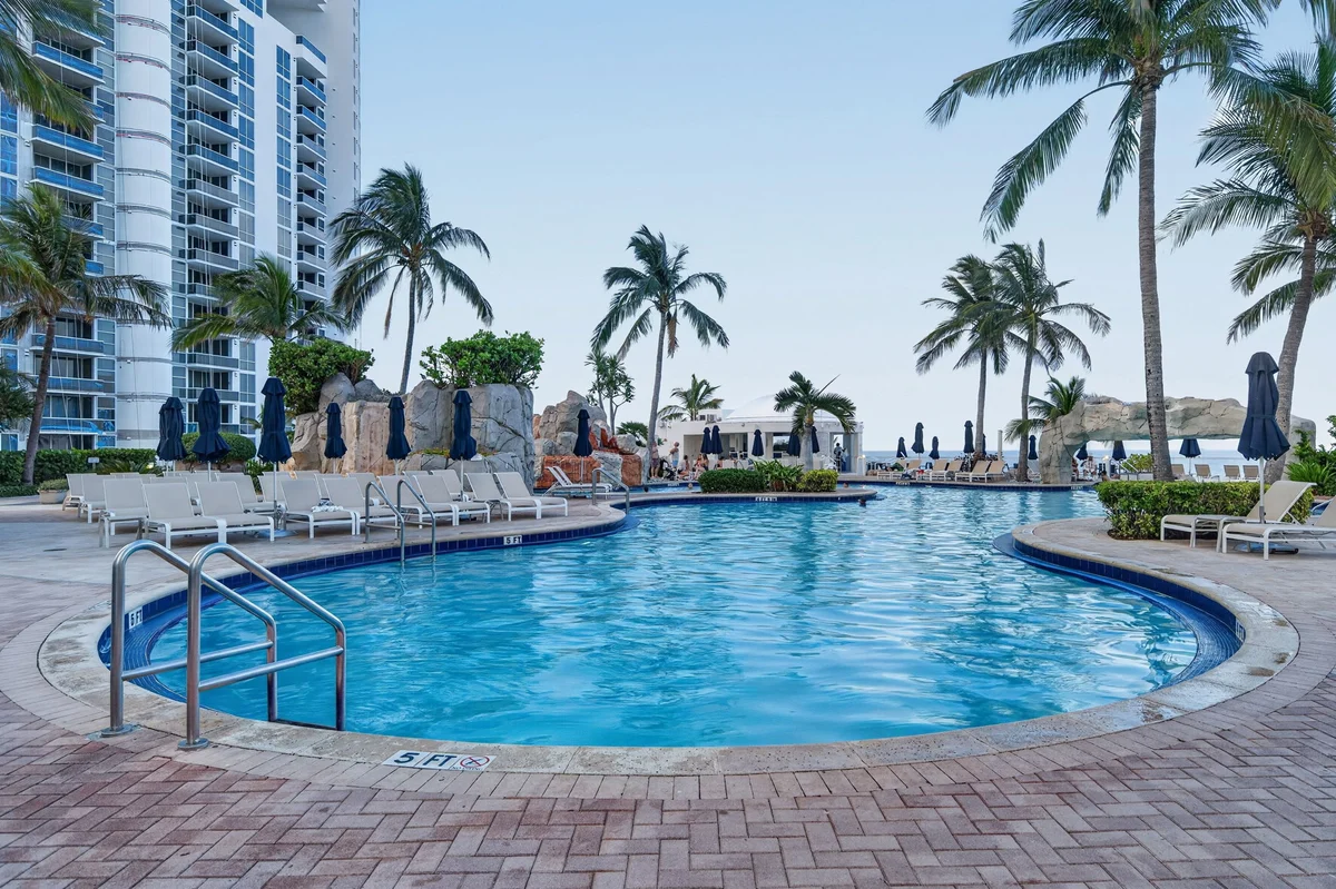 Property in Sunny Isles Beach property photo 4