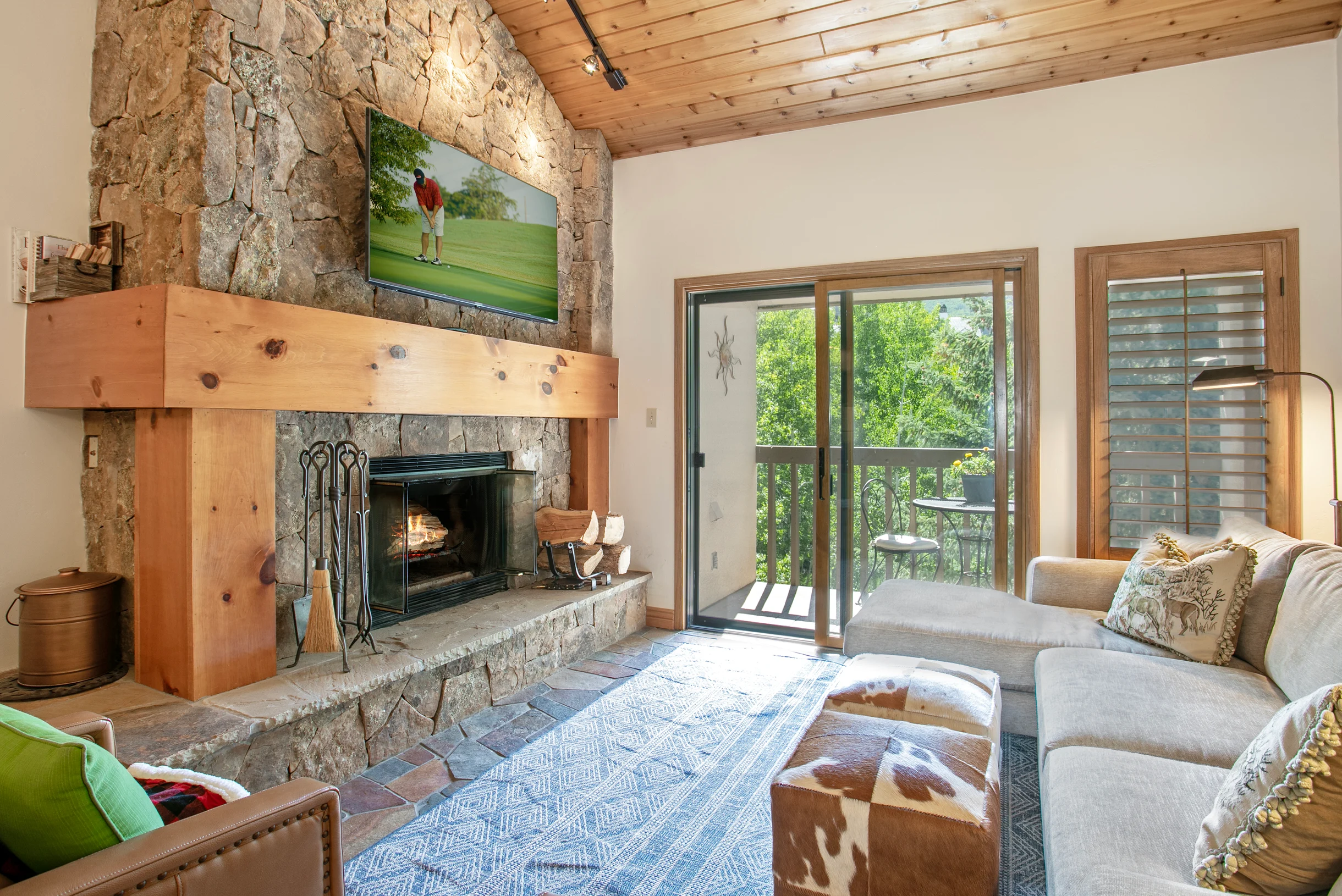 Condo in Beaver Creek property photo 2
