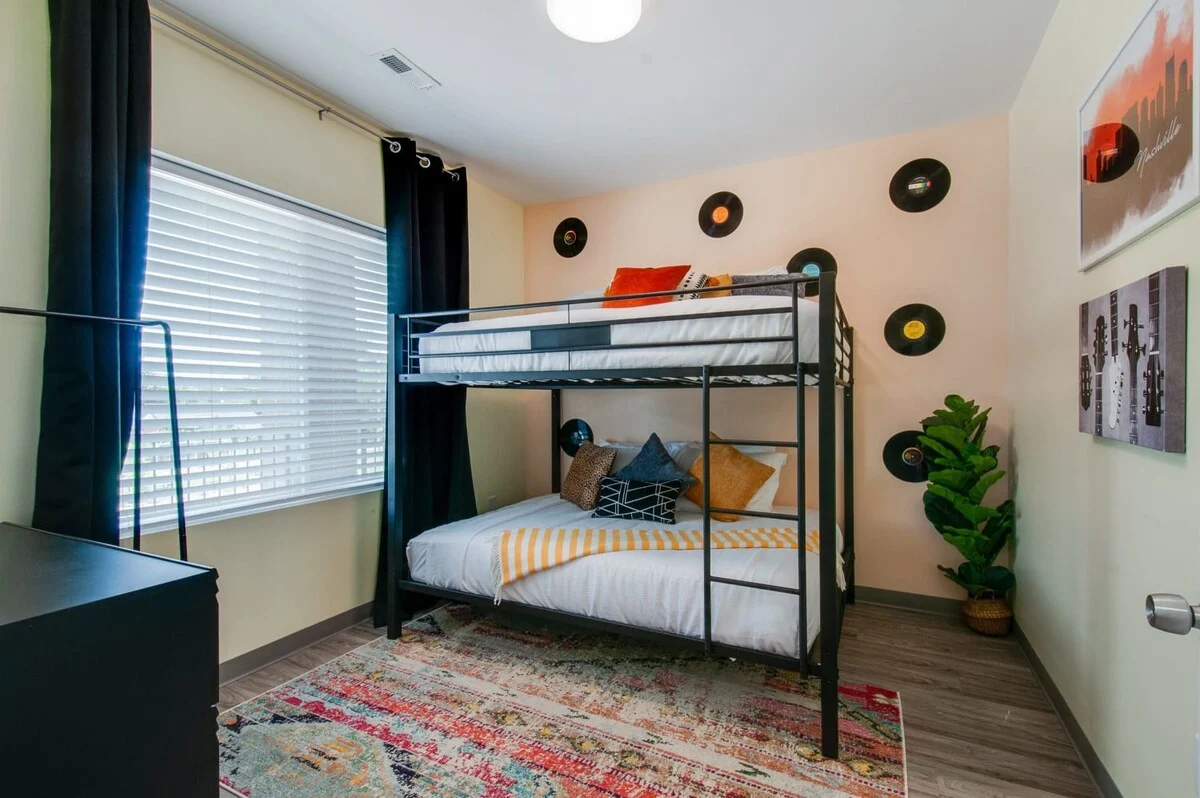 Bedroom 1 image 1