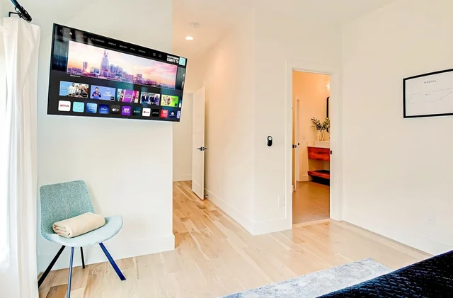 Bedroom 1 image 1