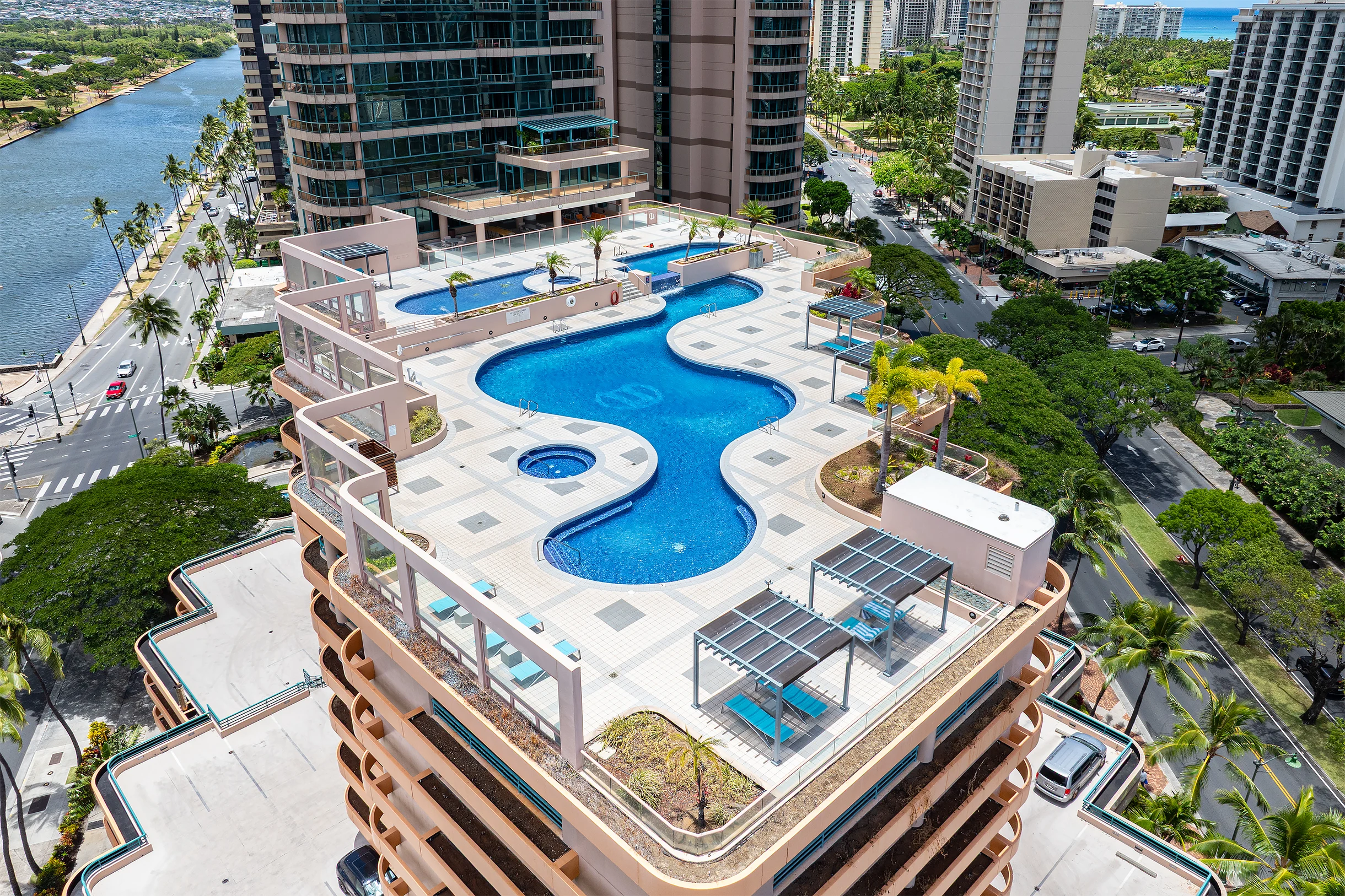 Condo in Honolulu property photo 1