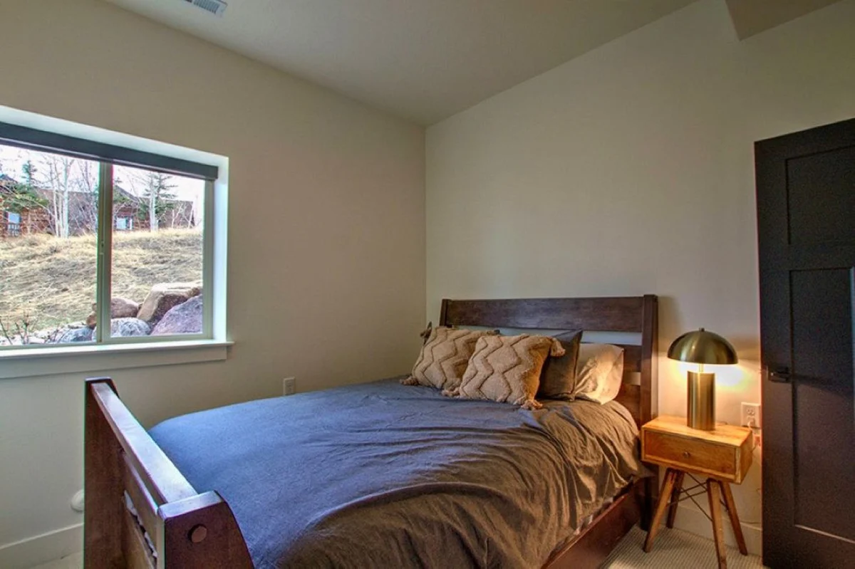 Bedroom 3 image 1