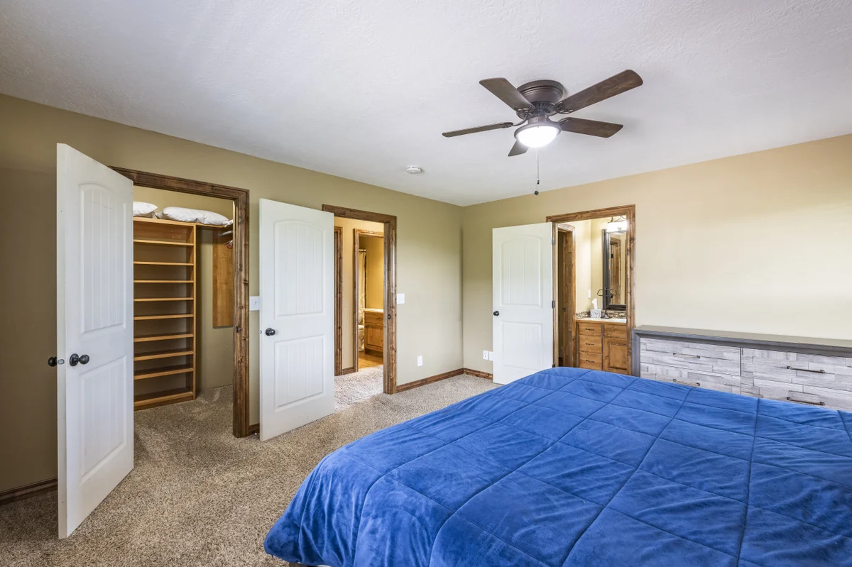 Bedroom 5 image 1