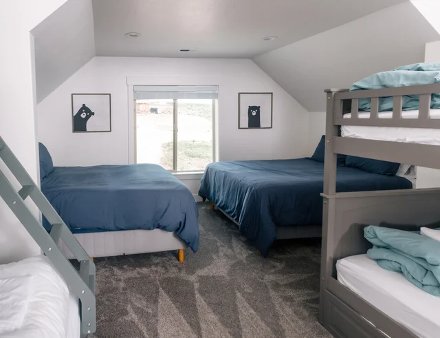 Bedroom 5 image 1