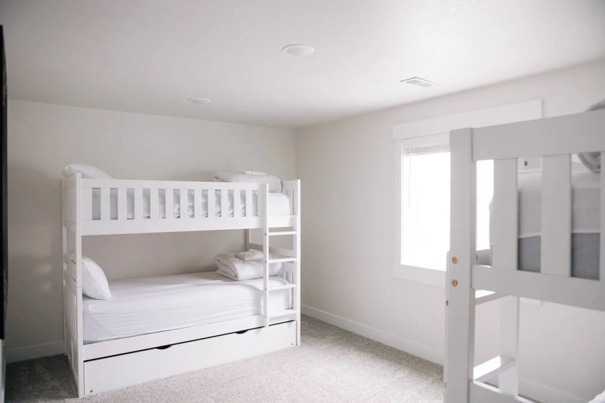 Bedroom 5 image 1