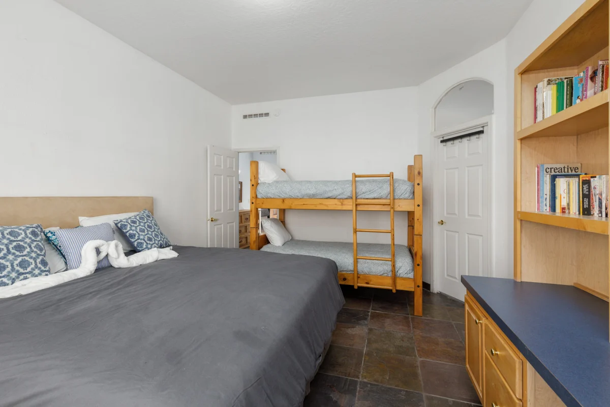 Bedroom 3 image 1