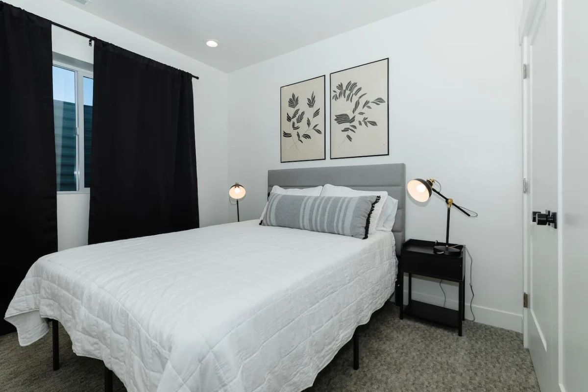 Bedroom 8 image 1