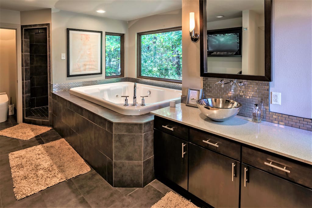 Home in Garland County property photo 3