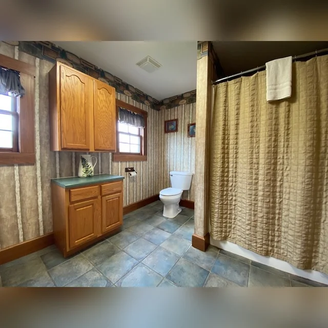 Bathroom 2 image 1