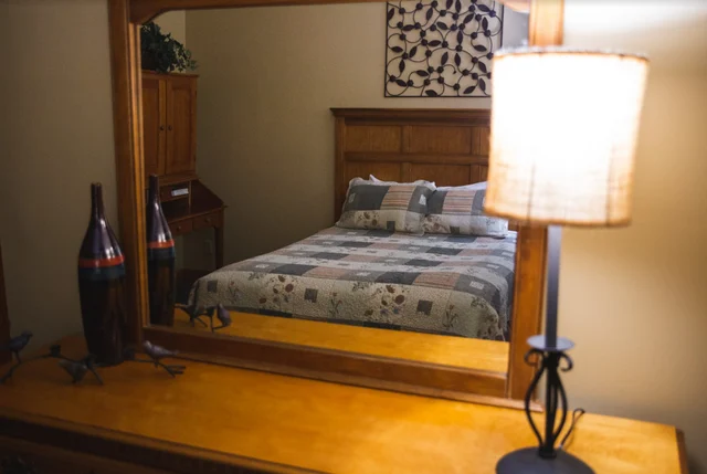 Bedroom 6 image 1