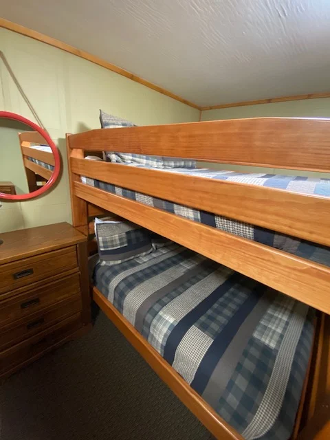 Bedroom 5 image 1