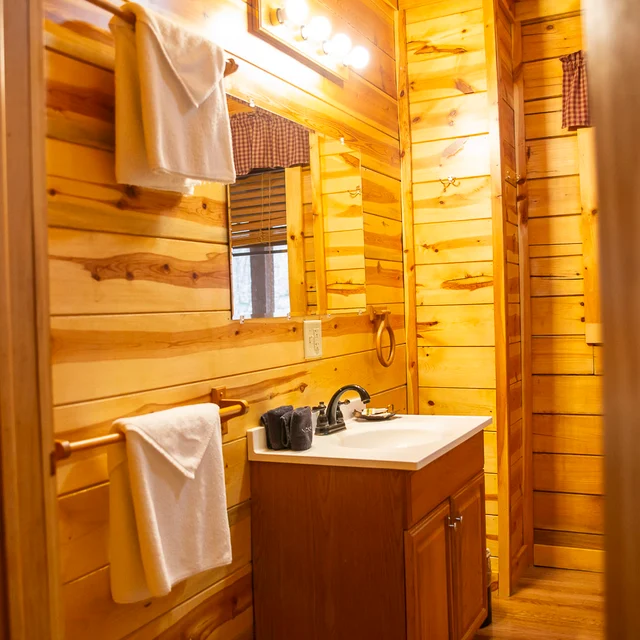 Bathroom 1 image 1