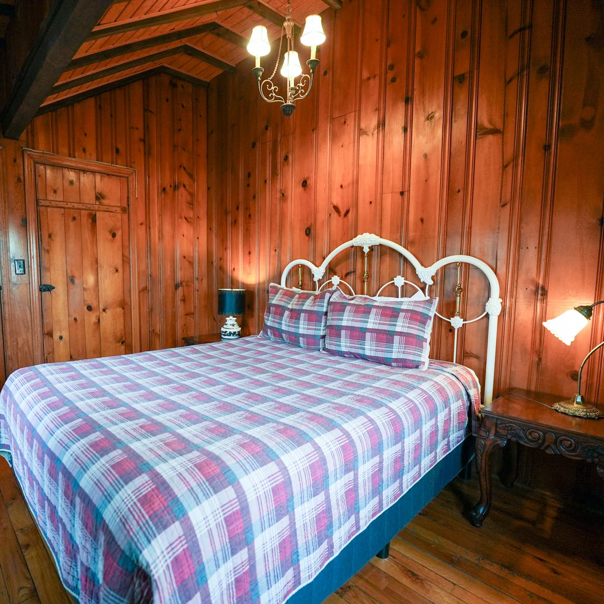 Bedroom 1 image 1