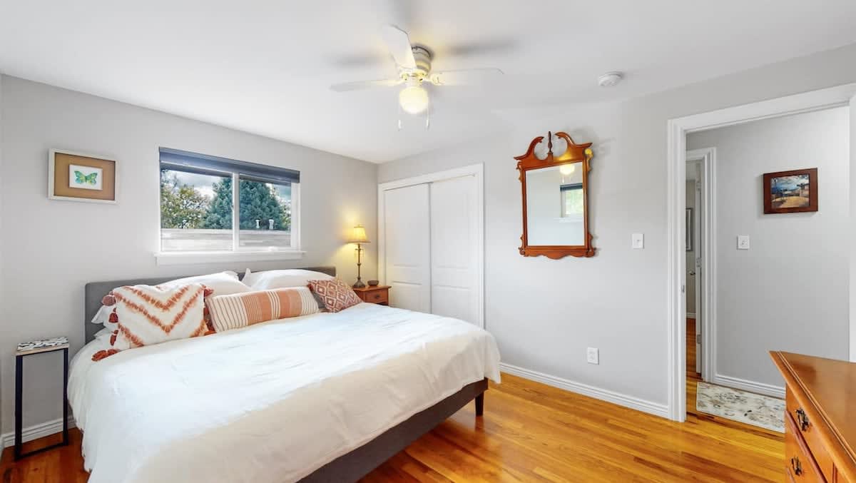 Bedroom 3 image 1
