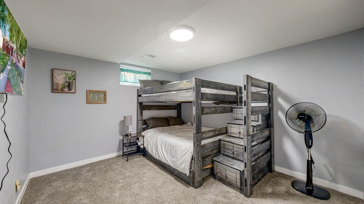 Bedroom 2 image 1