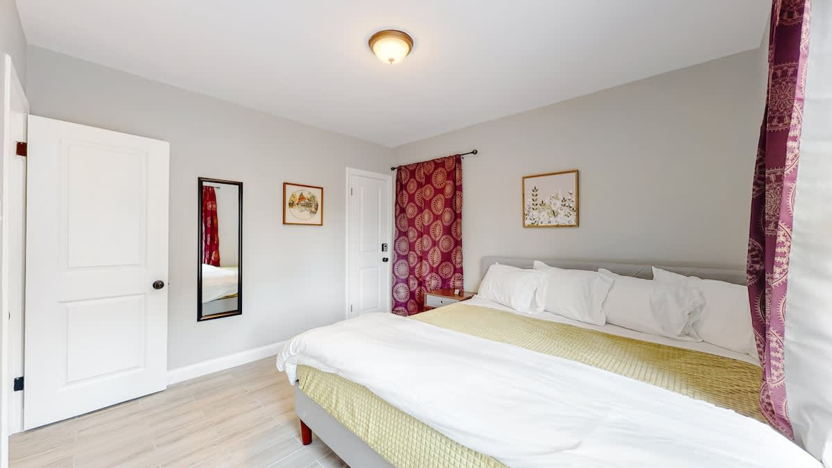 Bedroom 2 image 1