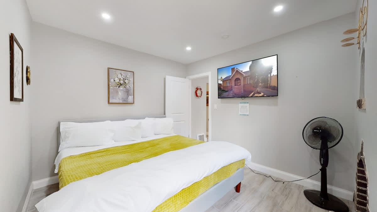 Bedroom 1 image 1