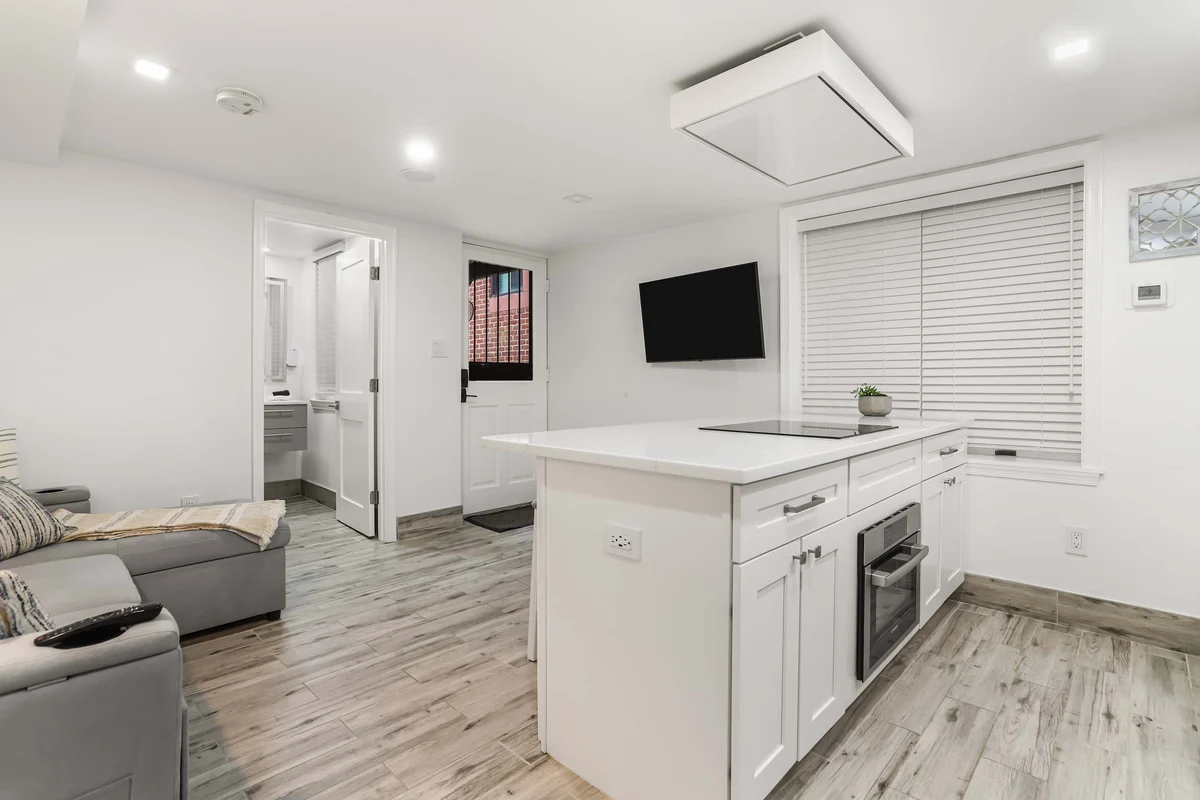 Apartment in District of Columbia property photo 3
