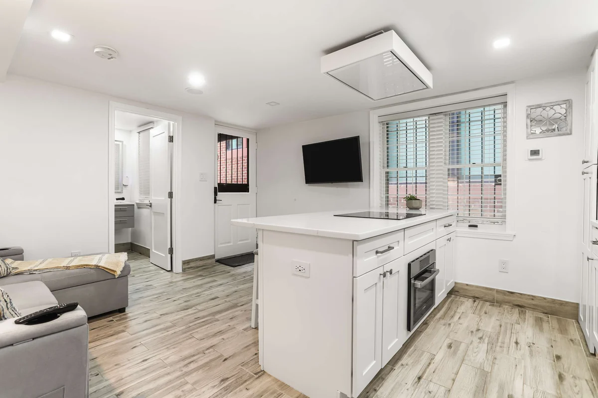 Apartment in District of Columbia property photo 4