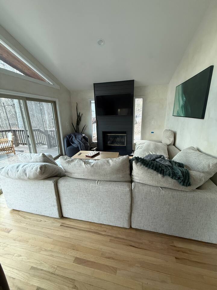 Home in Berkeley Springs property photo 3