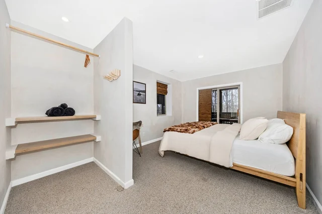 Bedroom 6 image 1