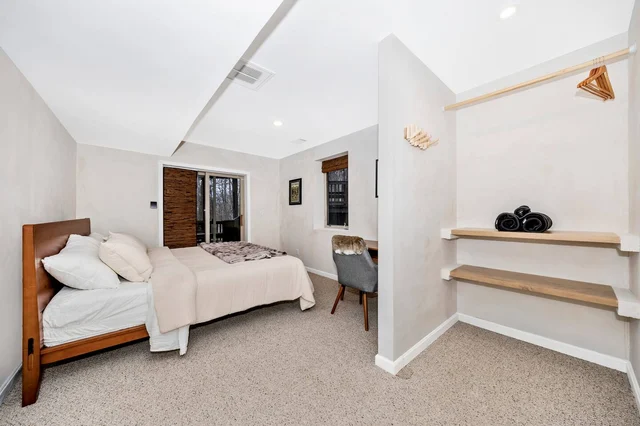 Bedroom 7 image 1