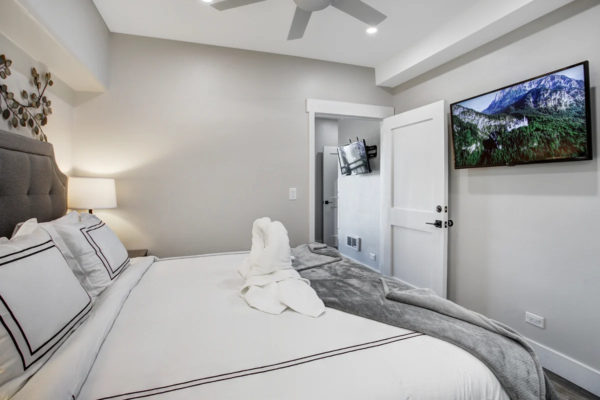 Bedroom 1 image 1