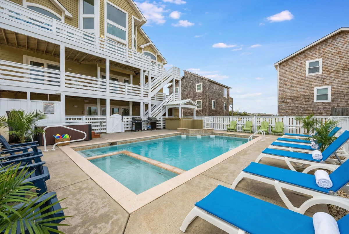 Home in NAGS HEAD property photo 2
