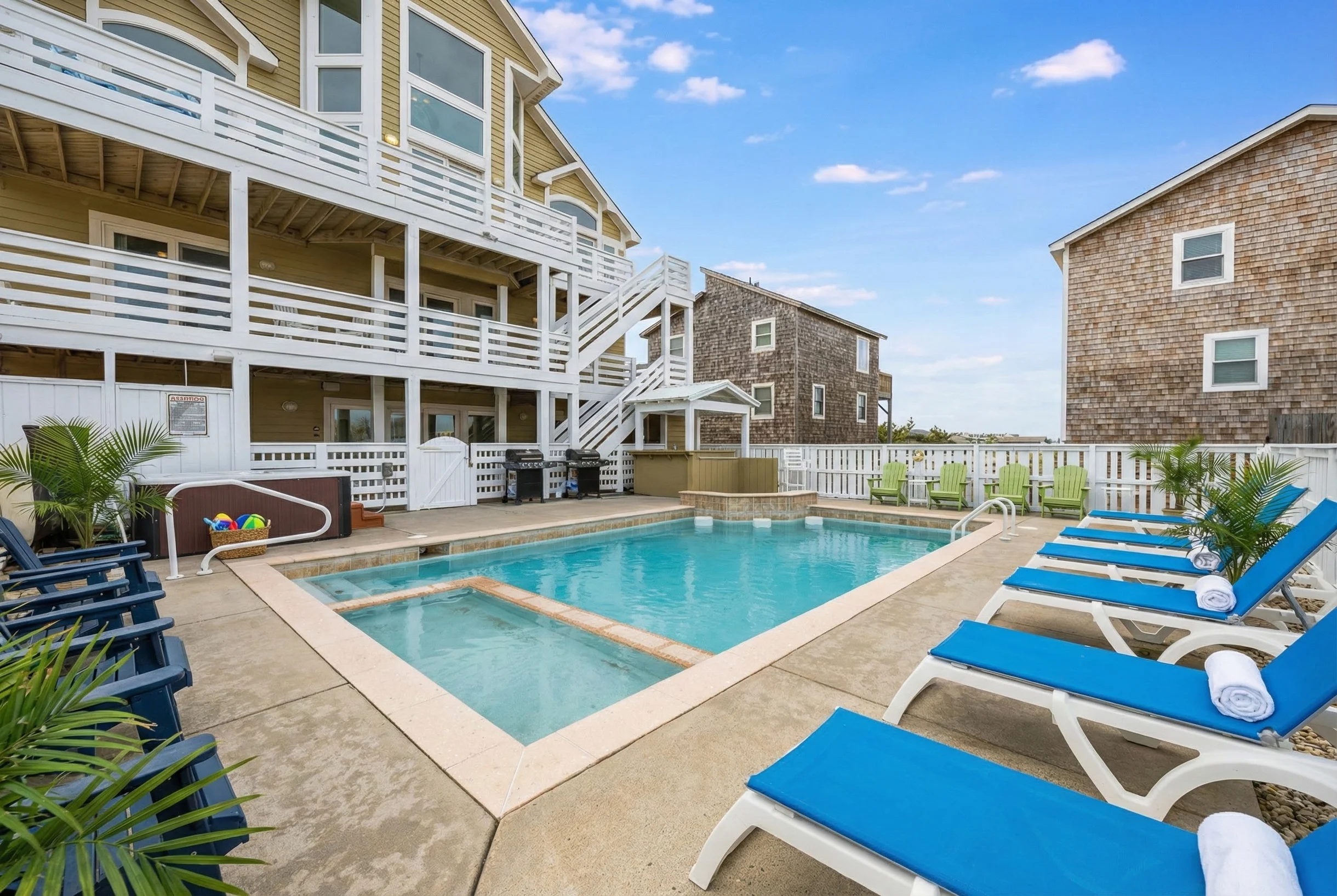Home in NAGS HEAD property photo 2