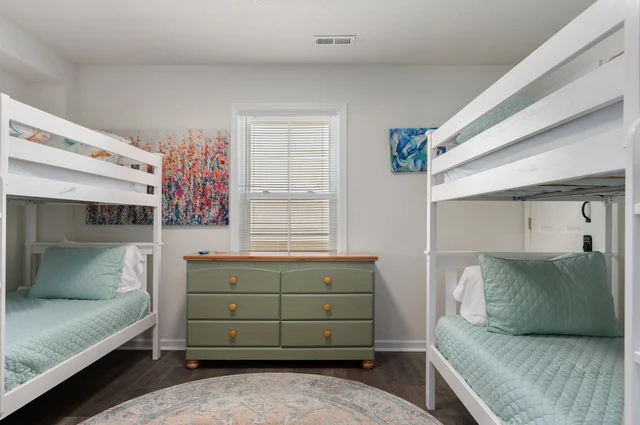 Bedroom 5 image 1