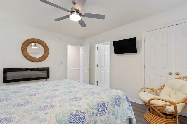 Bedroom 6 image 1