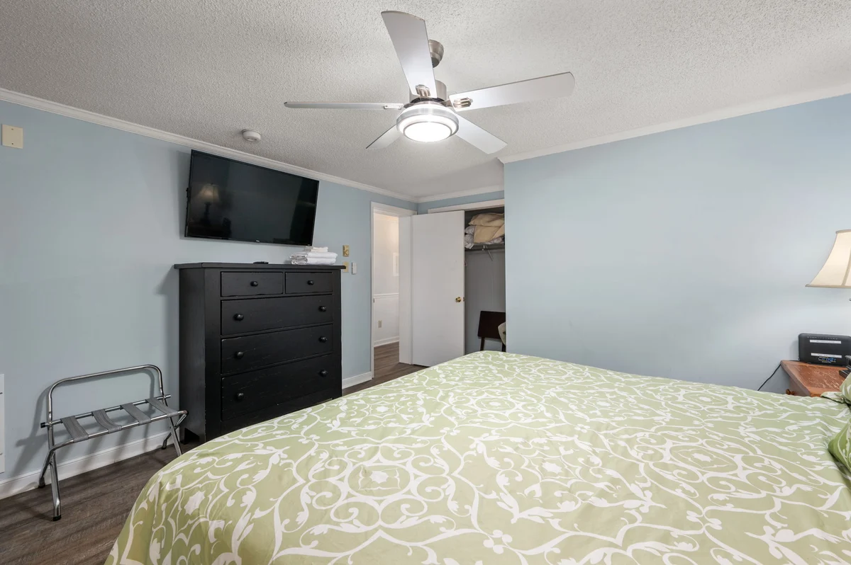 Bedroom 1 image 1