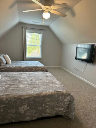 Bedroom 2 image 1