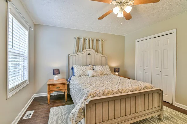 Bedroom 1 image 1