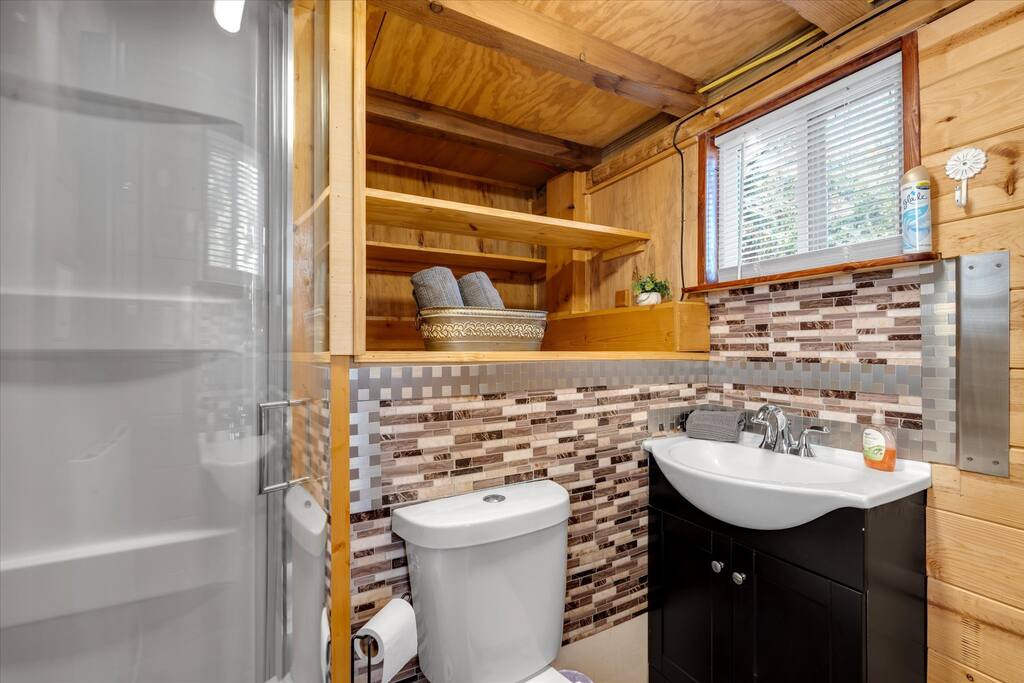 Farm Stay Tiny House with King Bed & Fire Pit property photo 4