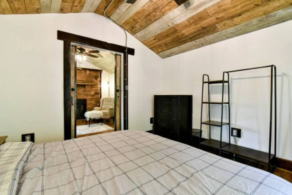 Cozy Creekside Cabin w/sauna and hot tub property photo 3