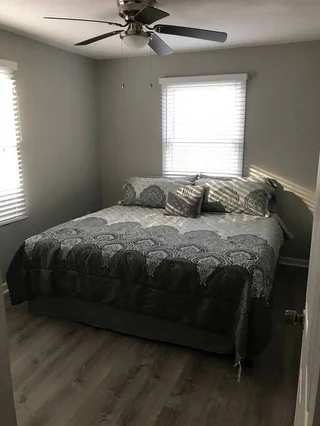 Bedroom 5 image 1