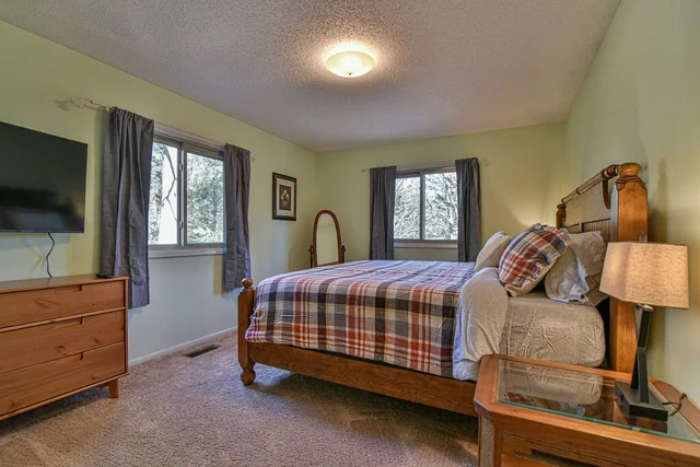 Bedroom 1 image 1