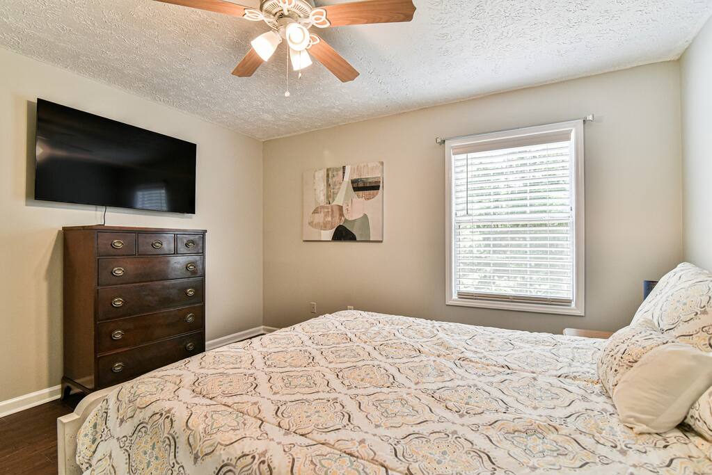 Entire house, indoor hot tub, fire pit property photo 5