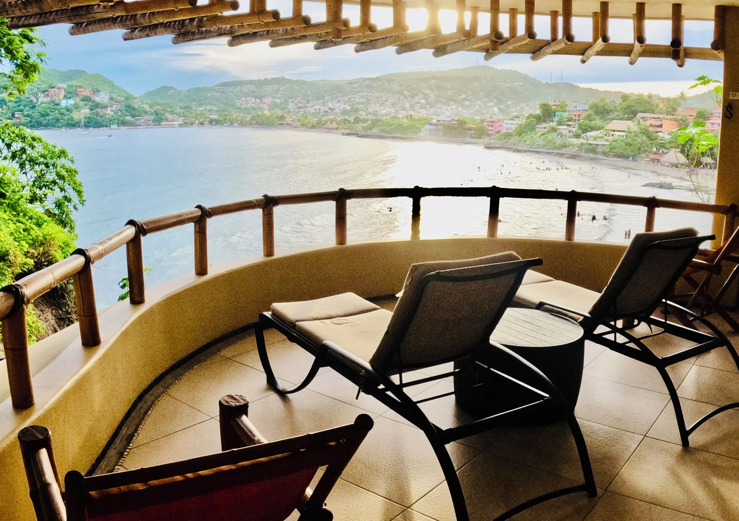 Condo in Zihuatanejo de Azueta property photo 1