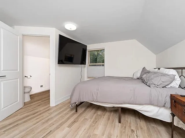 Bedroom 2 image 1