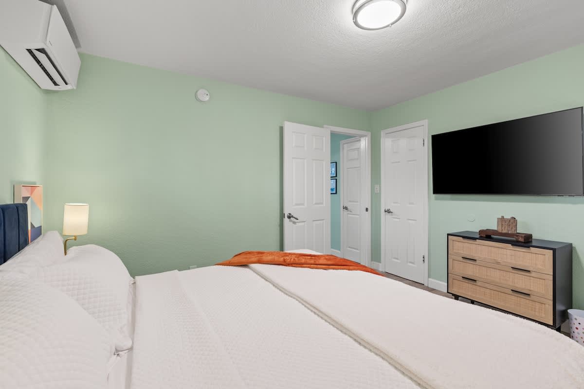 Bedroom 2 image 1
