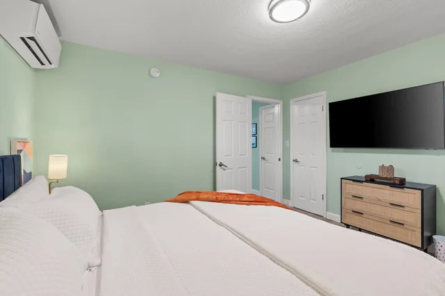 Bedroom 2 image 1