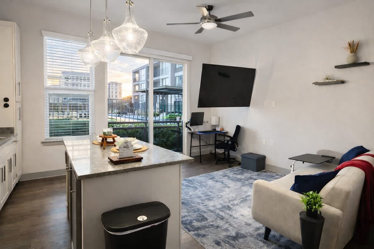 Apartment in Irving property photo 2
