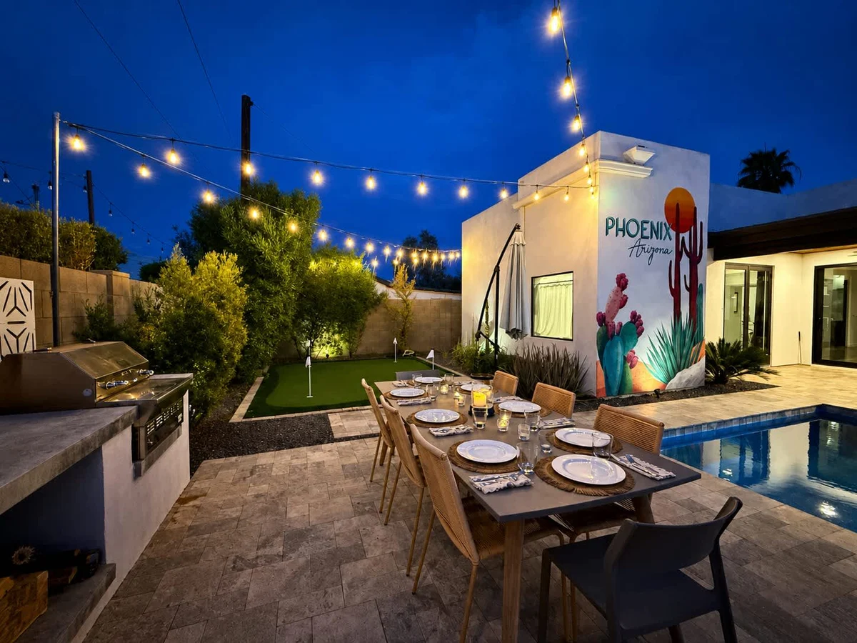 Home in Phoenix property photo 2