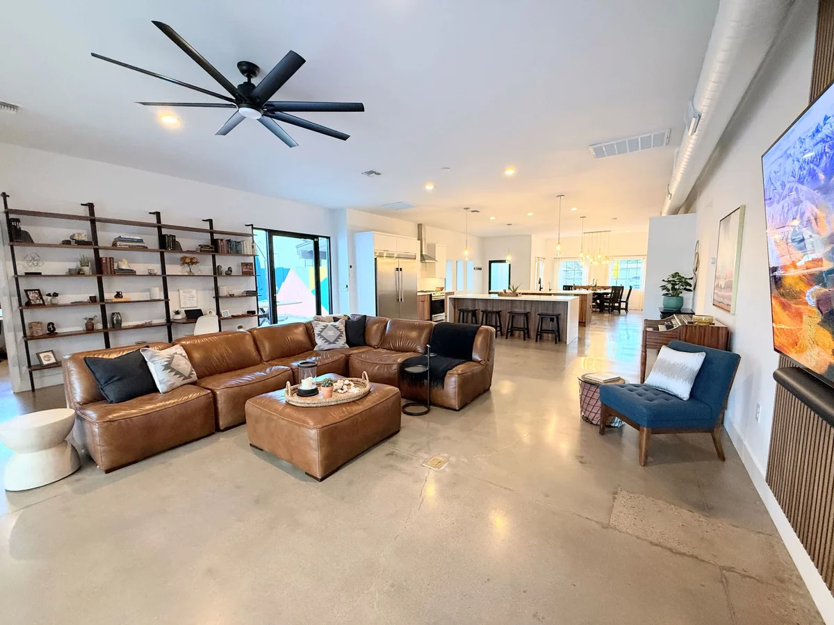 Home in Phoenix property photo 3
