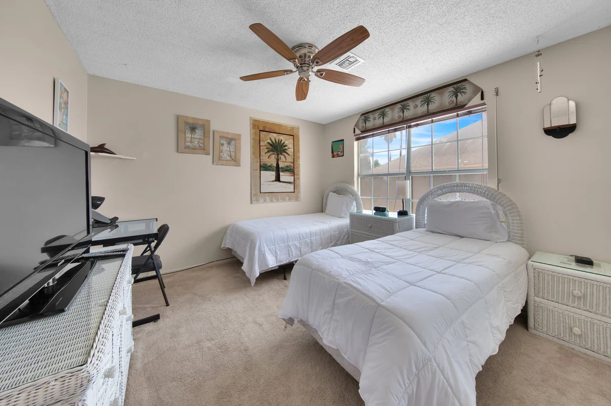 Bedroom 1 image 1