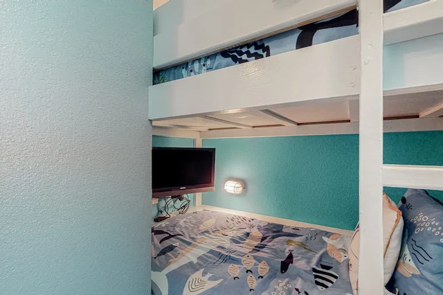 Bedroom 1 image 1